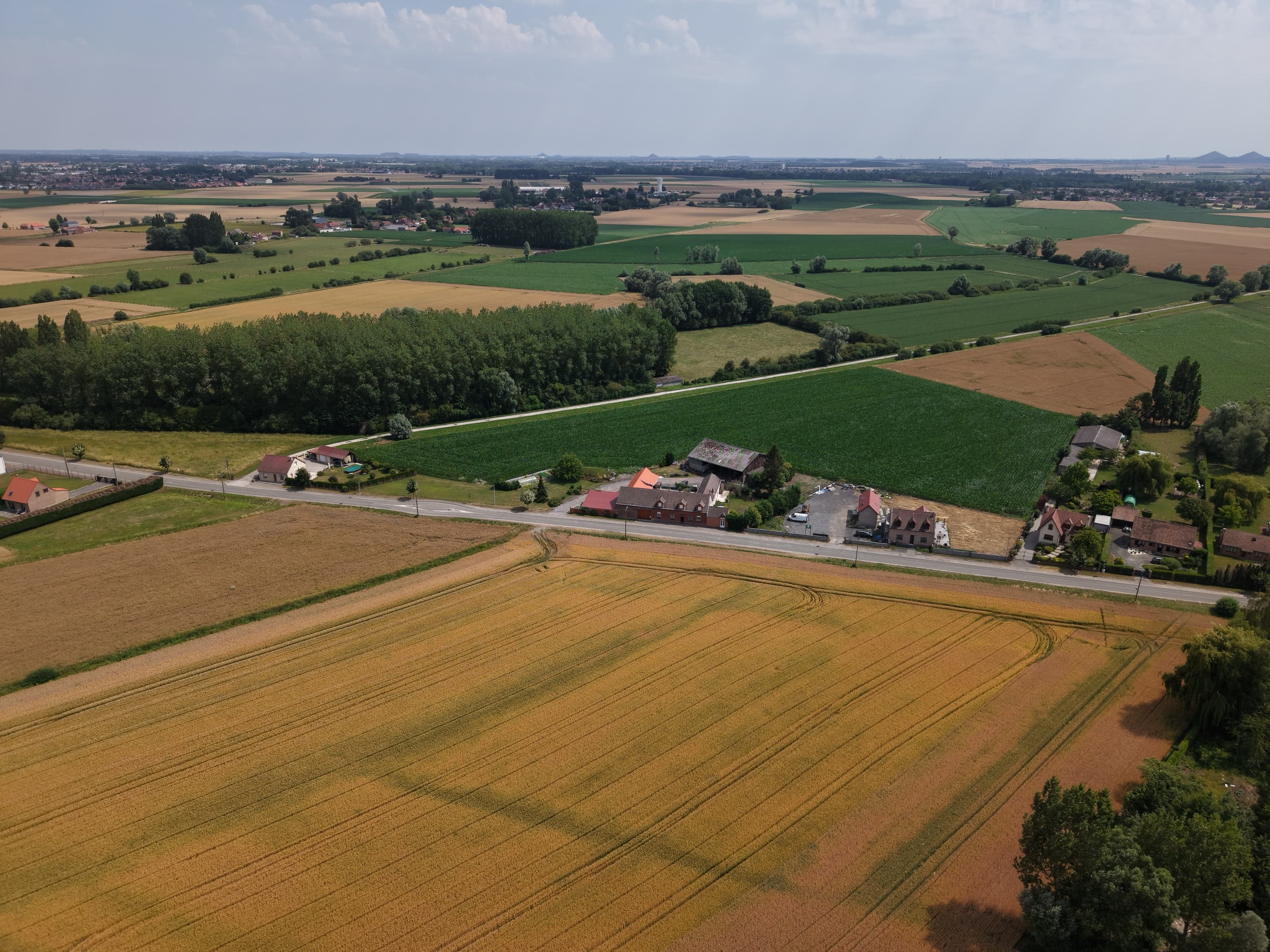 Vue aérienne de la campagne du Pas-de-Calais près de Festubert, base des missions drone dans le département 62